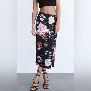 ZARA printed satin skirt SIZE M **NEW WITH TAGS**